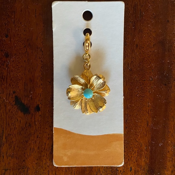 Gold Tone Flower pendant Turquoise center Anthro - Picture 7 of 11